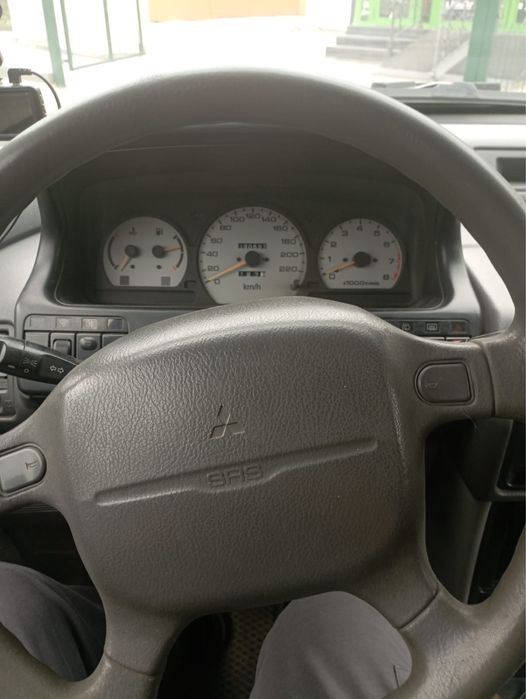 Mitsubishi Space Runner 1998