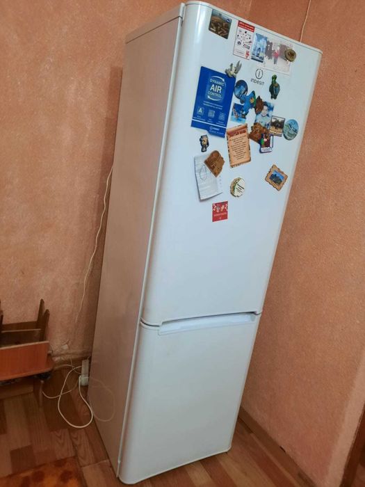 Срочно в связи с переездом продам холодильник