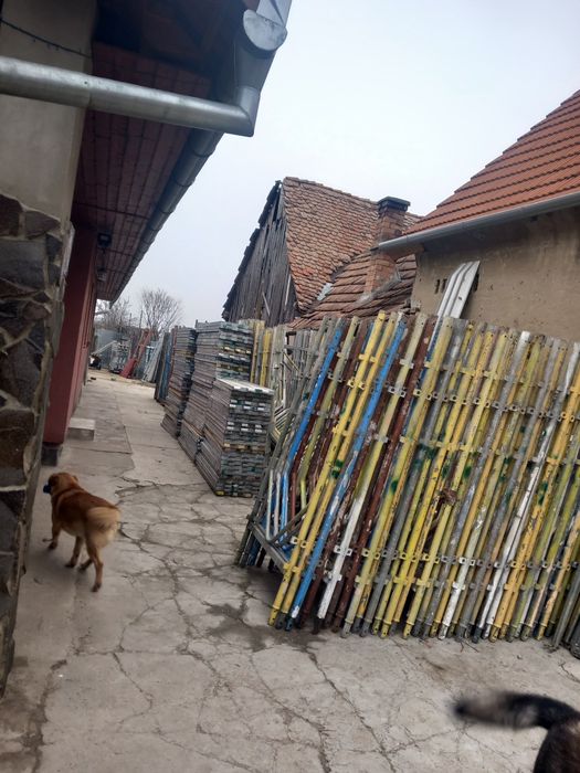 Schela de închiriat