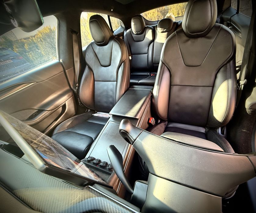 Продавам Tesla model S Plaid