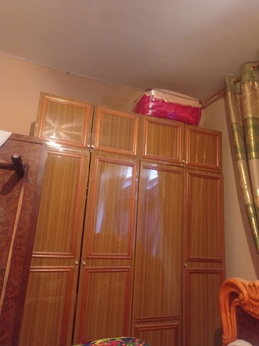 Shkaf sotiladi ishlatilmagan