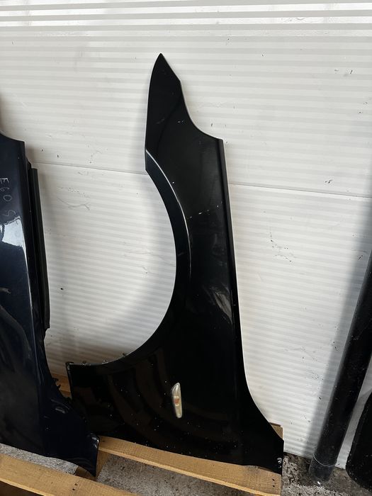 Aripa fata BMW E60 2003 2010 negru 668 si albastru inchis 381