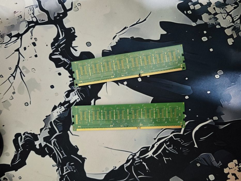 Прдам озу ddr3 на  4 гб 2 штуки