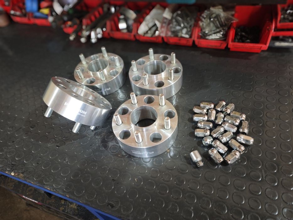Фланци 50mm 5х127 за JEEP Grand Cherokee WJ
Цена:110 евро комплекта всичко