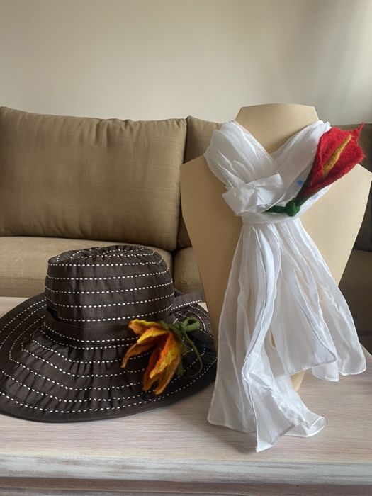 Ръчно озработени украшения от естесвена вълна