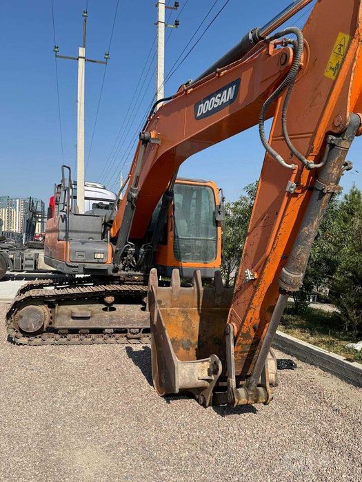 Гусеничный экскаватор DOOSAN
