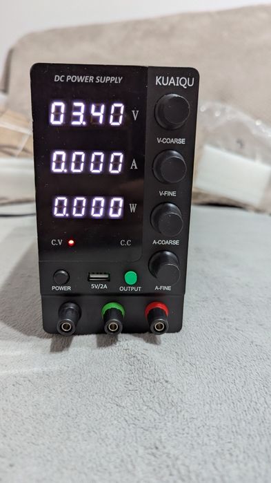 Vînd sursã de laborator