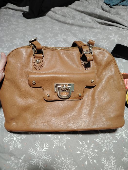 Vând geantă DKNY,foarte puțin purtata