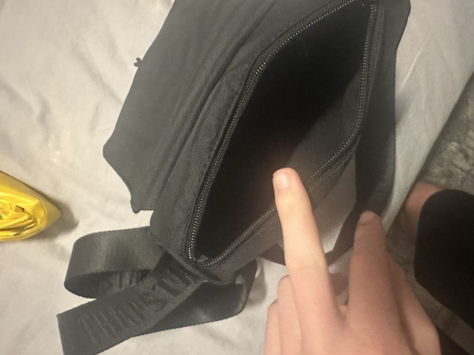 “Trapstar bag black”
