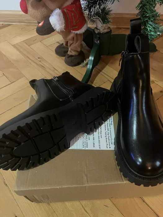 НОВО! Черни боти тип "Челси" размер 33