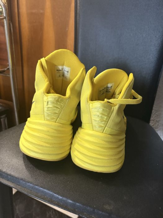 Nike Hyperdunk Yellow