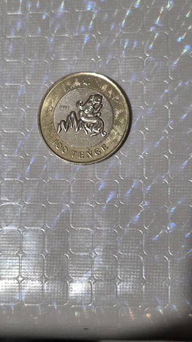 100 тенге, сак стиль