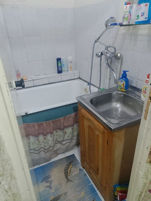 Срочно продаётся квартира! Бывшее общежитие 1/1/4 все условия внутри.