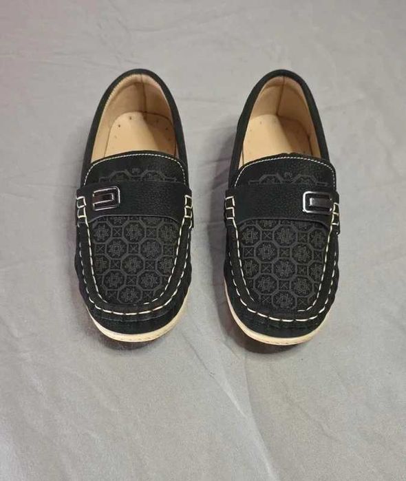 Black and white loafers , marimea 33