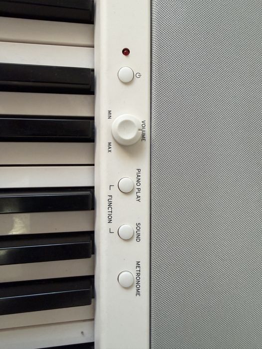 Vand pian electronic Korg folosit foarte putin, in stare buna!