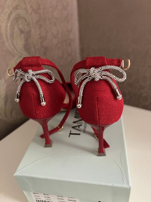 продам туфли женские красные