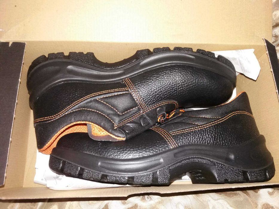 Нови работни обувки