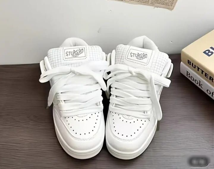 Продам новые женские крассовки