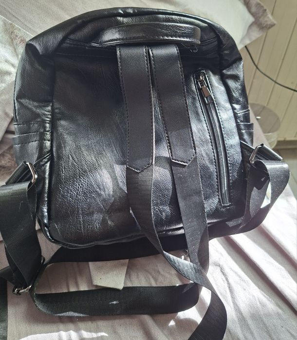 Дамска кожена раница