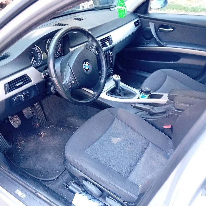 Кола  BMW 320i. ..