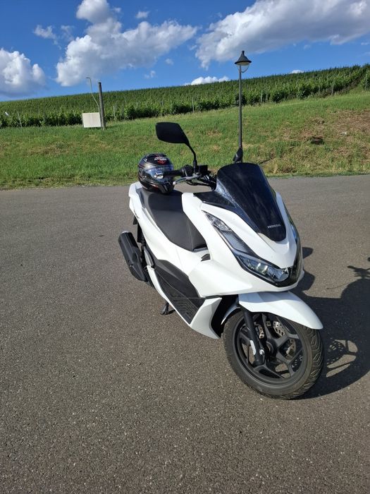 Honda pcx 125 – 2022 – 11.500 km – Alb Perlat – Înmatriculat – Stare Impecabilă