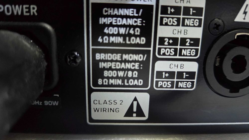 Behringer A800 Amplificator 2x400 wati