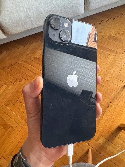 Чуден IPhone 14 Plus