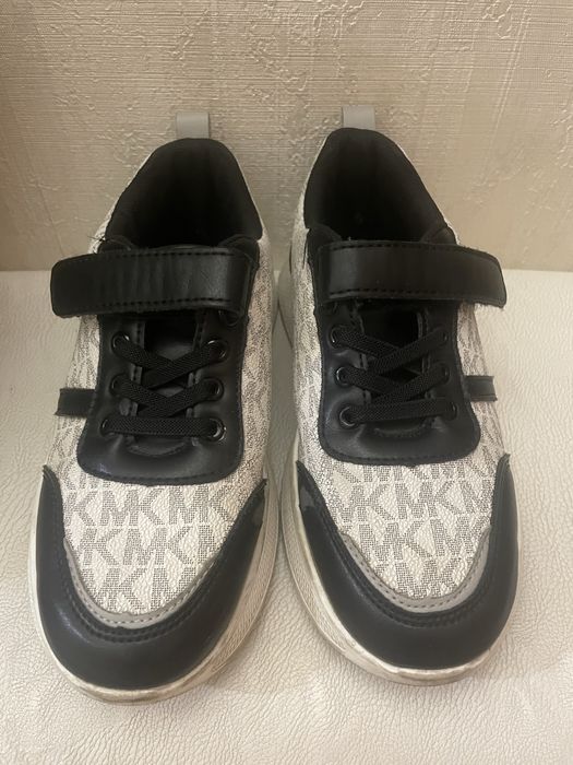 Кроссовки весна осень