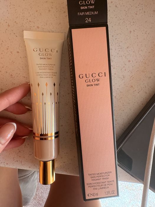 Gucci хидратиращ тониращ крем цвят 24