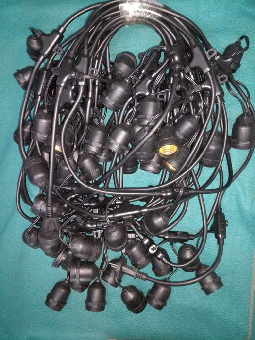 Гирлянда уличная с подвисными патронами.