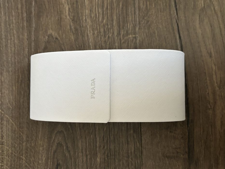 Дамски черни слънчеви очила Prada