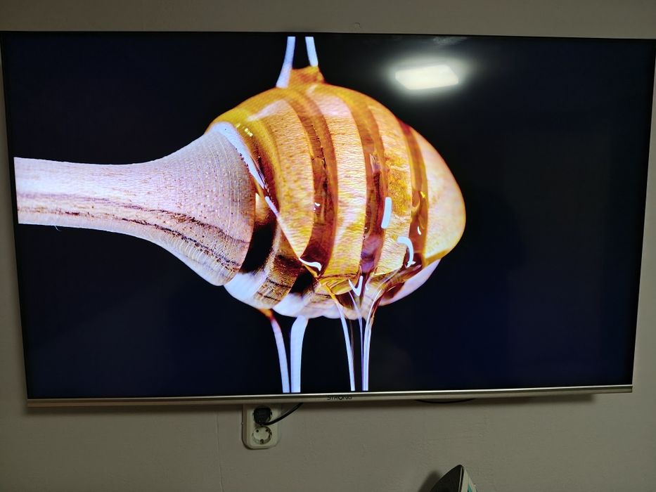 Strong SRT50UF8733 4K Ultra HD Android Smart QLED телевизор