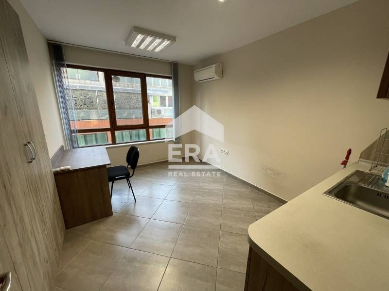 Продава се Офис в Варна, Базар Левски - 78 кв.м за 2821 €/кв.м - Снимка #4