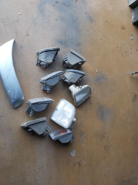 Лайсни и халогени с мигачи предна броня Тойота Рав 4 2003 година