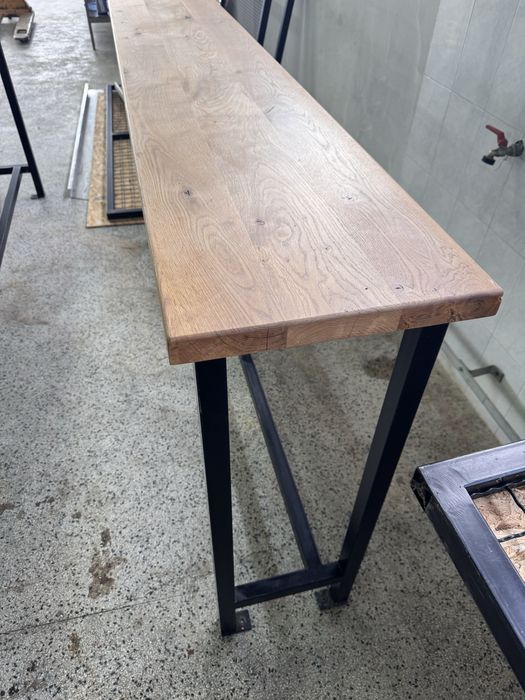 Високи маси от дърво и стомана