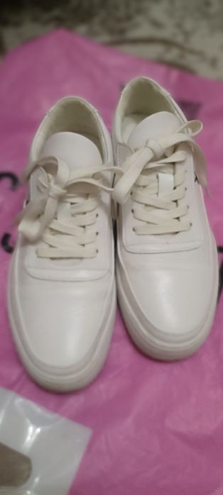 Кроссовки белые. Кожа.38 размер