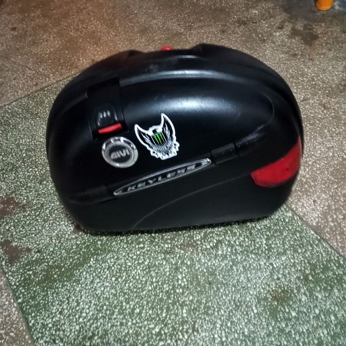 Set sidecase și suporti de fier Givi Keyless e41n coburi genti laterale.