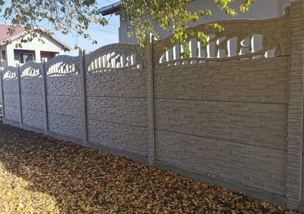 Gard din beton armat din stoc sau pe comanda placi de gard stâlpi