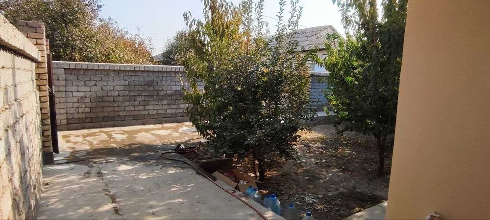 Hovli uy sotiladi avangart sentrda