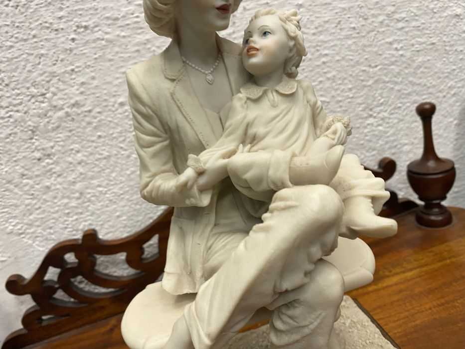 Италианска статуетка „Майка с дете“ A. Belcari, около 1980–1990 г.
