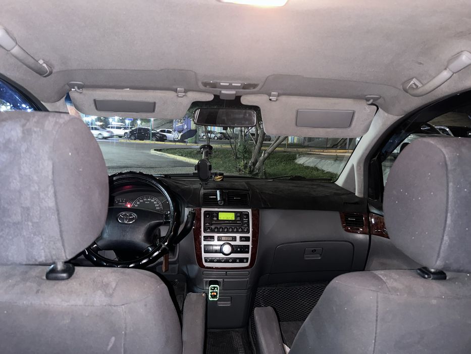 Toyota. Avensis  verso.