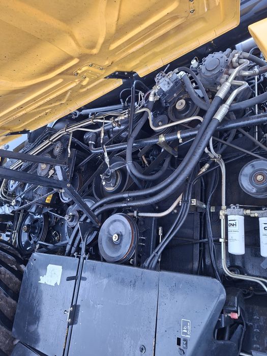 Vând combină New Holland cx 840