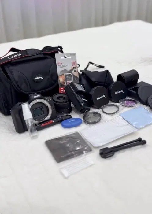 Canon R100 — почти новая, объектив + вспышка + аксессуары