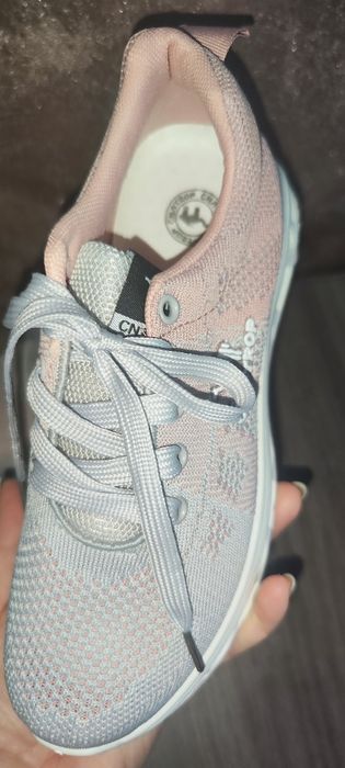 Женские кроссовки