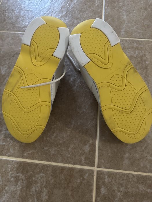 Нови обувки Zara