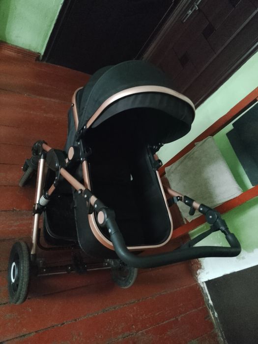 Продам прогулочный коляску.