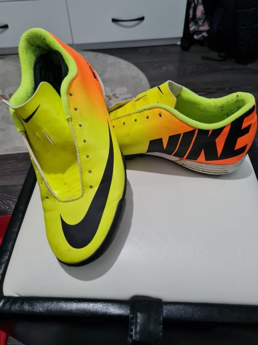Ghete fotbal Nike Mercurial uzate
