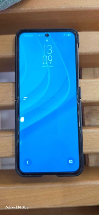 Телефон Samsung Z-Flip 4