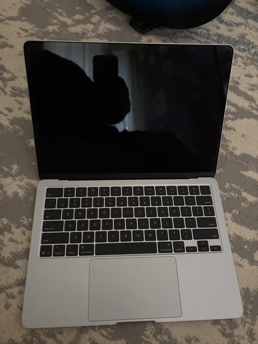 Apple MacBook Air 13 2025 / 16 Гб / SSD 512 Гб
