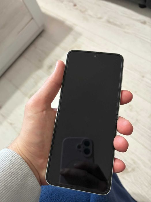 Galaxy Z Flip6 Mint, 256 GB, Excelent (Garantie 1 an)